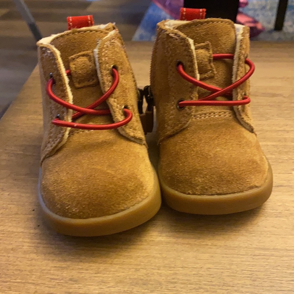 Ugg Neumel style baby boots